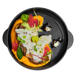 Pork tenderlion with mashed carrots and creamy sause