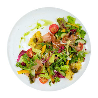 Salad with ham and mango chutney 