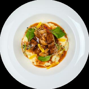Burgundy beef with mashed potatoes