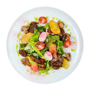 Warm salad with chicken liver and mushrooms