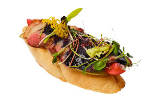 Bruschetta with duck fillet and pear